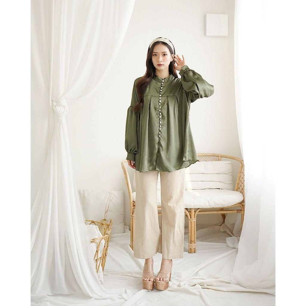 Atasan Wanita Blouse Adinda Kemeja Wanita Satin Silk Import