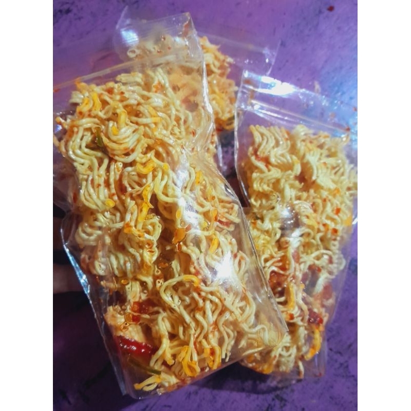 

keripik mie pedas daun jeruk