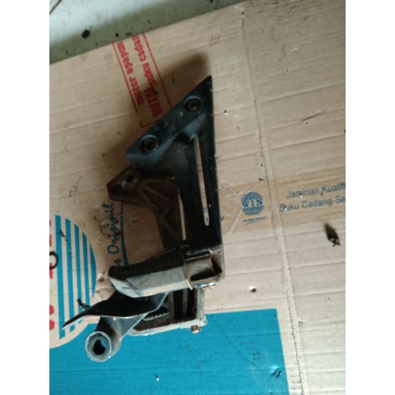 foot step belakang yamaha mx new 135 copotan