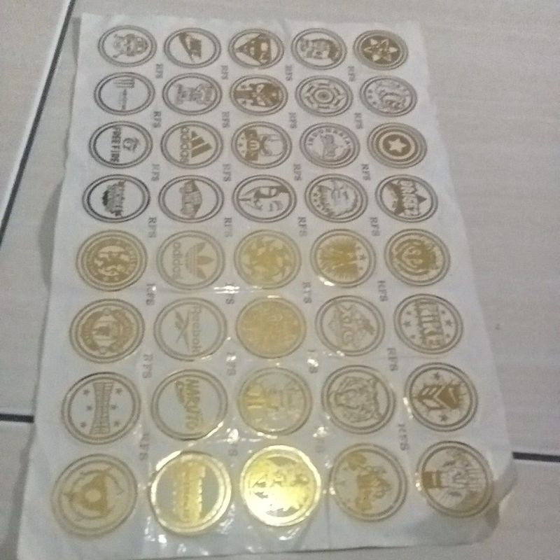 tajos besi warna emas