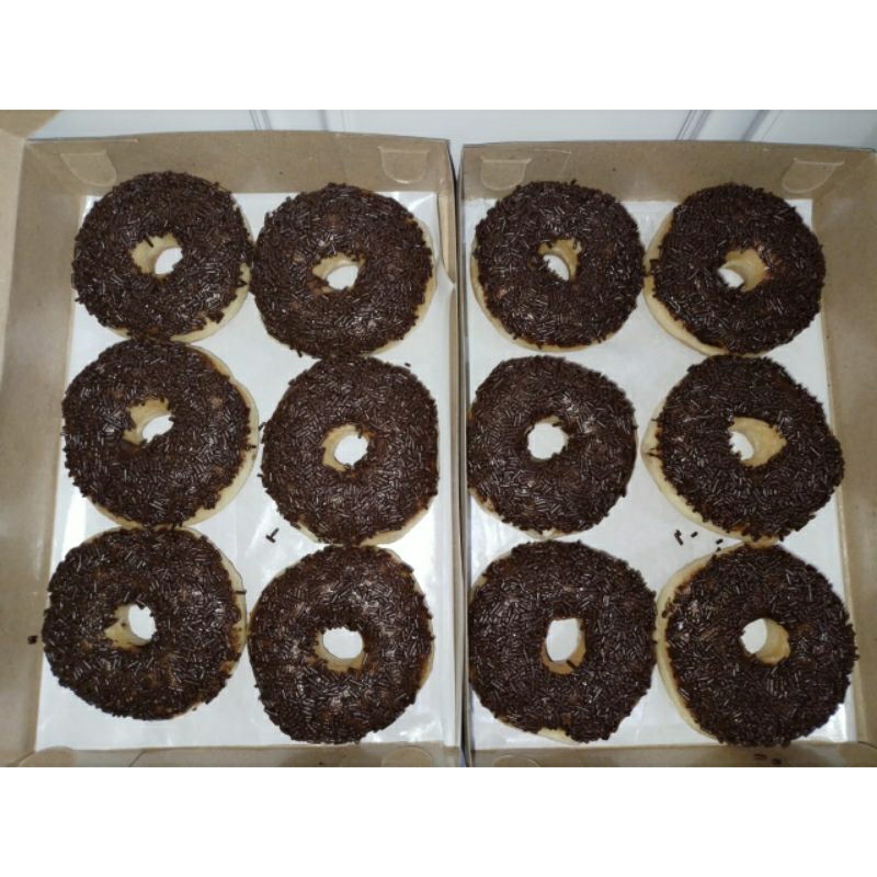 

Donat Kentang Meses Coklat / Gula Halus (Packing Plastik)