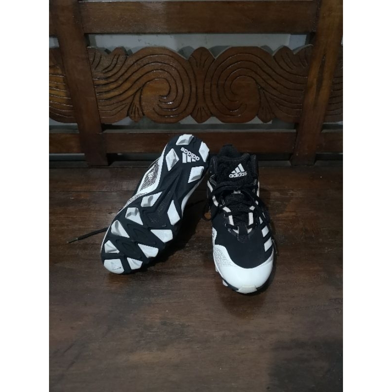sepatu baseball adidas