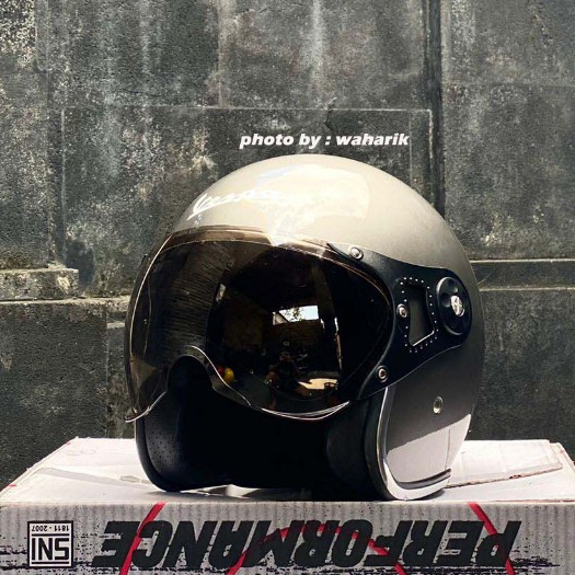 Helm Vespa Retro Italy Abu Gloss + Visor Import Original