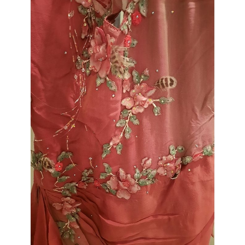 Gaun pesta mewah MERAH