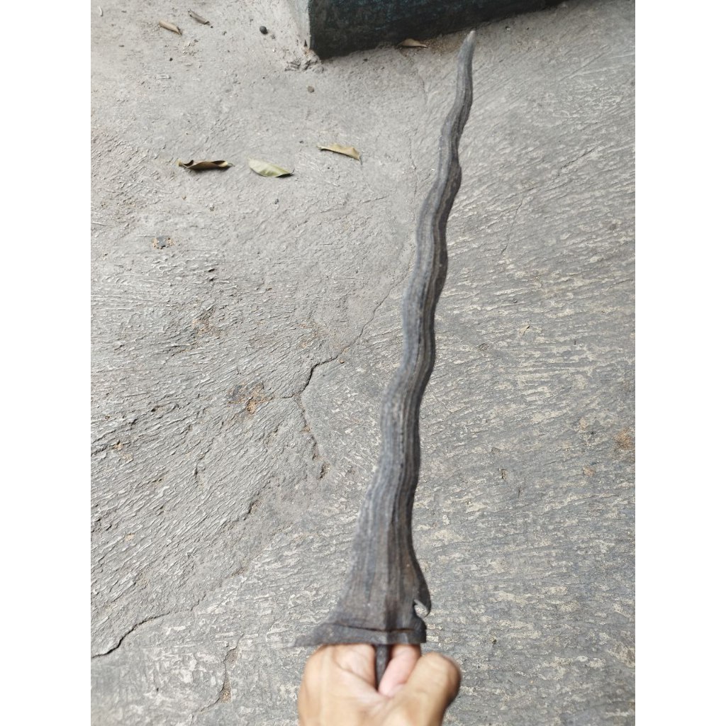 Keris Pamengkang Jagad pamor Junjung Drajat