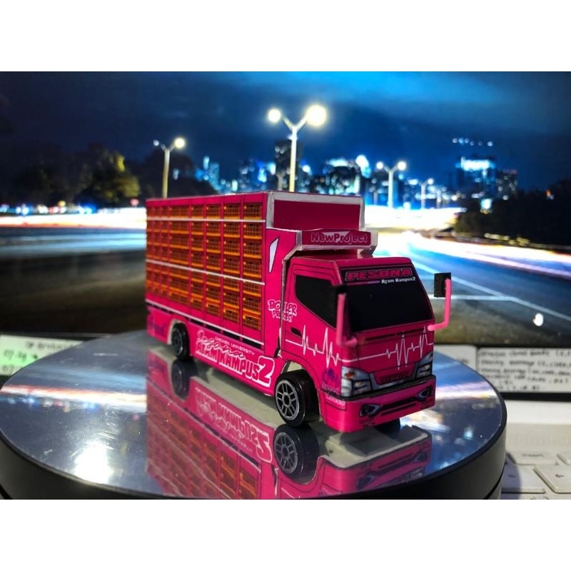 Miniatur Truk AYAM BEKAJE PINK  Kecil Skala Hotwheels (1:64)
