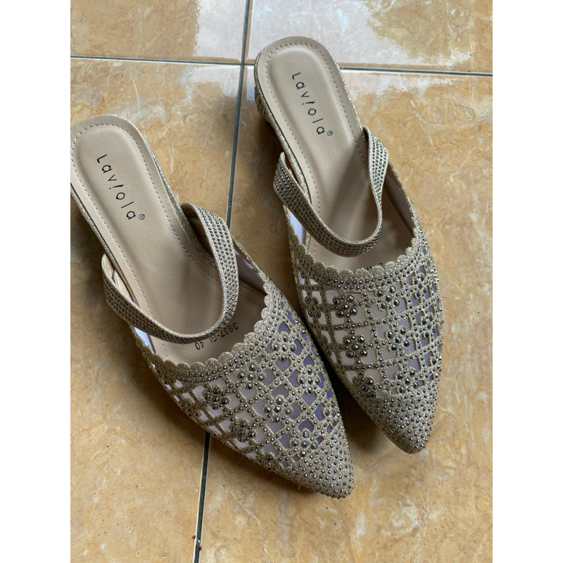 Sepatu sandal Laviola