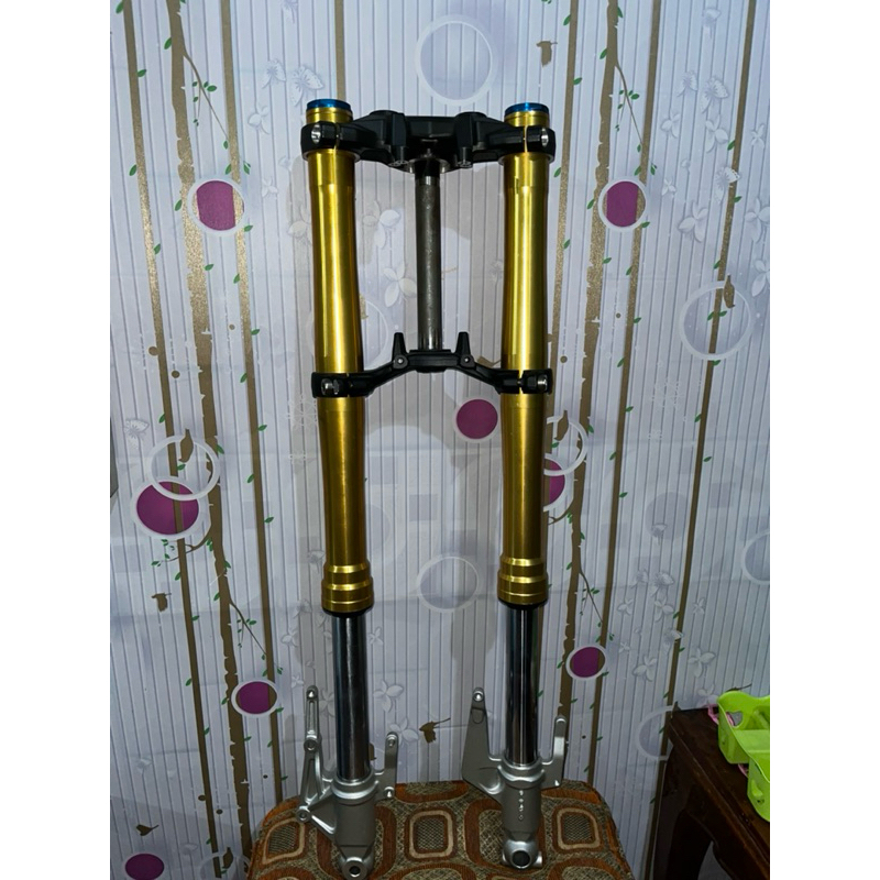 Shock USD depan honda Cb150r original showa