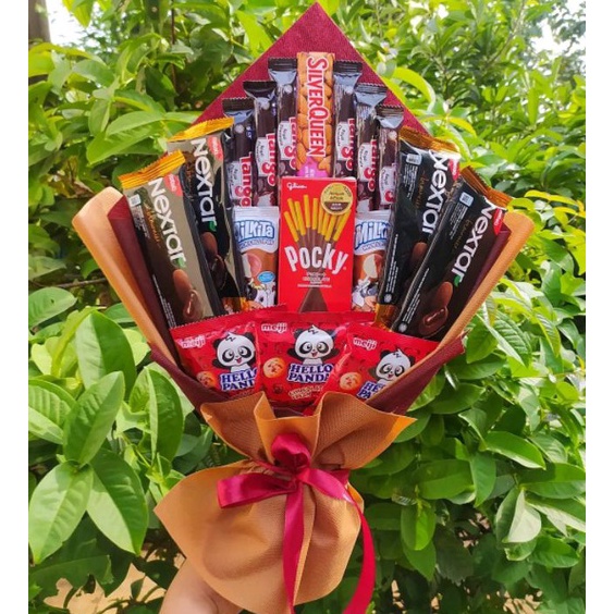 

TIPE GAJ821 (S) Buket MARUN GOLD COWO KEREN SILVERQUEEN MINI/paket/bingkisan Snack Ulang Tahun/Ultah/ Wisuda/Kado/Hadiah Pacar/sahabat/Sidang skripsi/seminar/santunan anak yatim