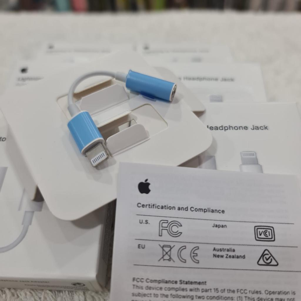 Adapter Iphone to 3.5mm Audio Aux ke Earphone Jack 5pin Original