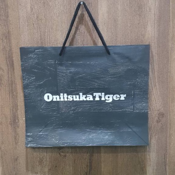 Banyak Peminat TAS SEPATU PAPER BAG SEPATU ONITSUKA TIGER.
