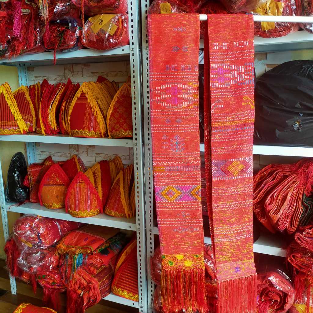 selendang ulos menari adat batak