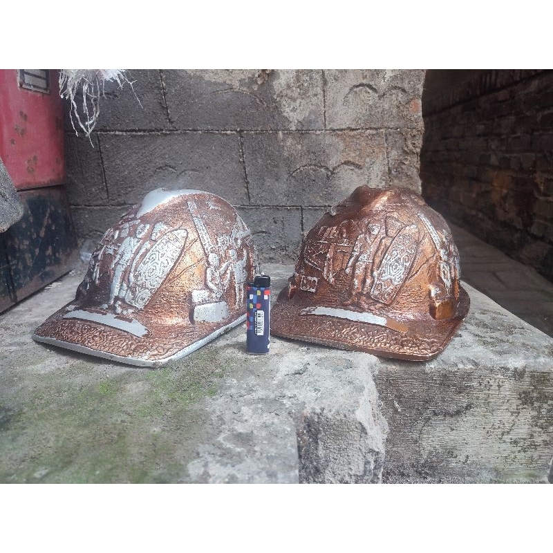 pajangan helm jadul model perang bahan kuningan berat