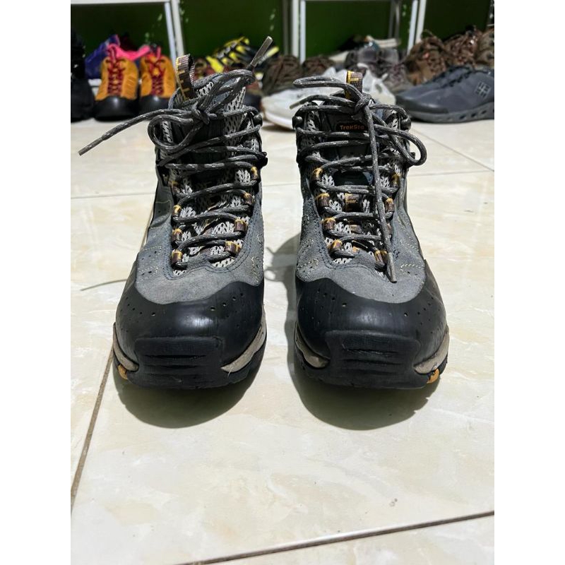 sepatu second outdoor TREKSTA