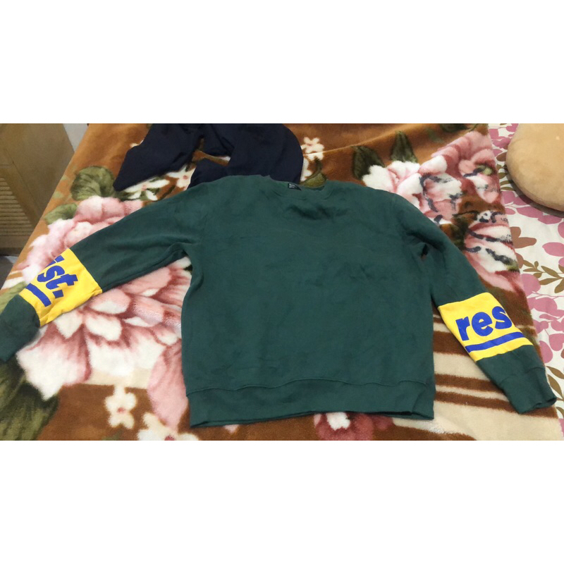 crewneck hijau botol