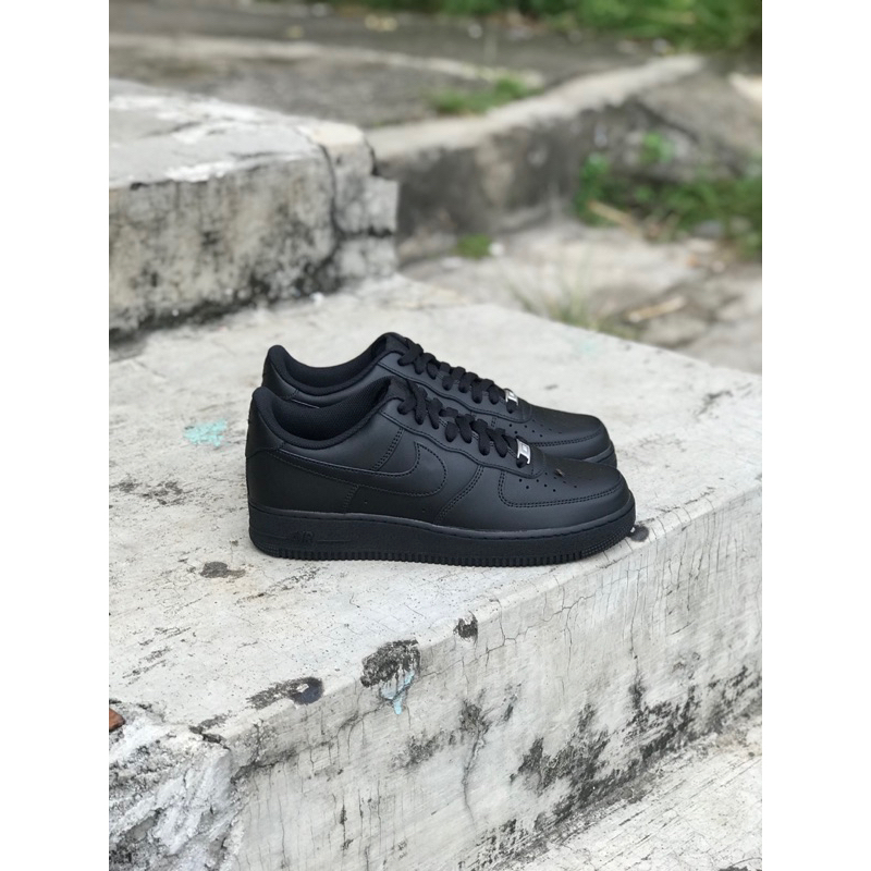 Jual Sneakers Pria Nike Air Force 1'07 All Black 100% Original