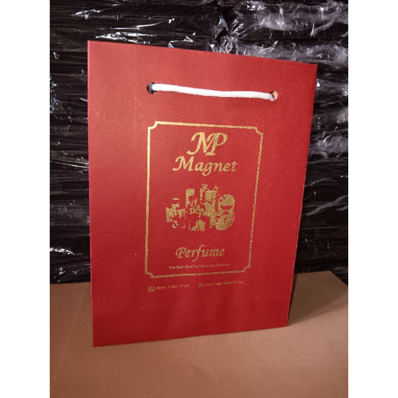 

Paperbag merah sablon gold