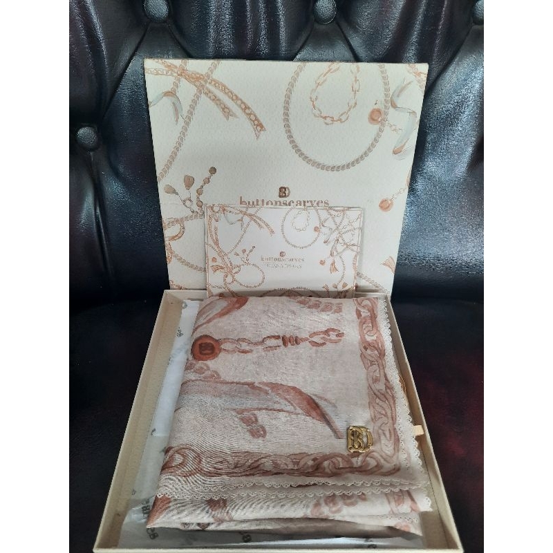 preloved buttonscarves chain series 1