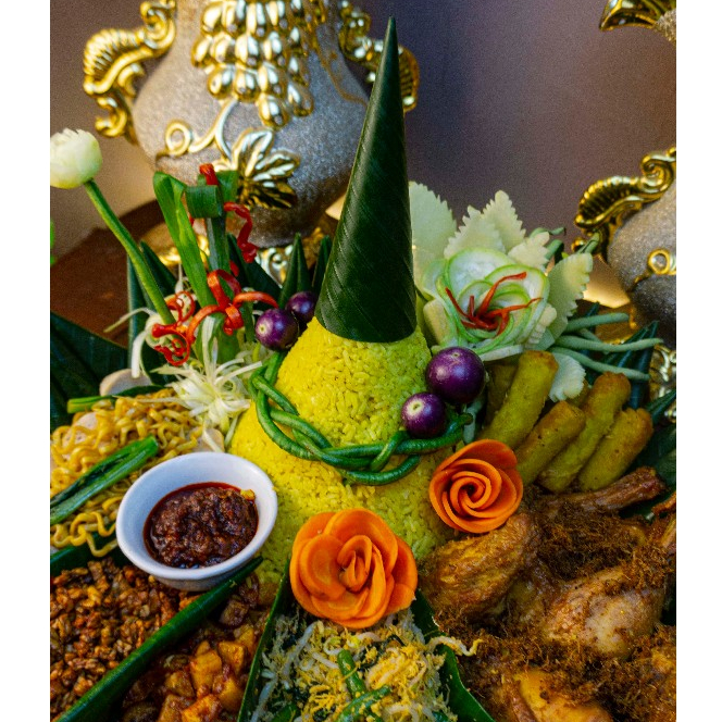 

Model Kerucut Tumpeng Nasi Kuning Premium Ukuran Besar Porsi Beragam Ukuran 5-30 orang acara Garnish ulang tahun syukuran valentine bisa request design