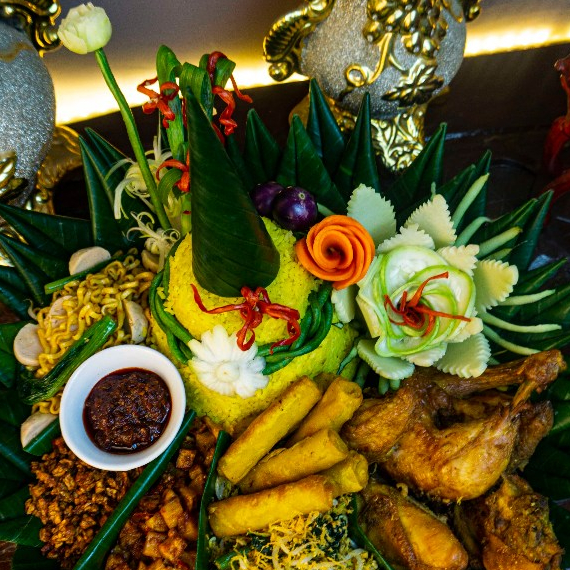 Tumpeng 3 Tingkat Nasi Kuning Premium Ukuran Besar Porsi Beragam Ukuran 5-30 orang acara Garnish ula