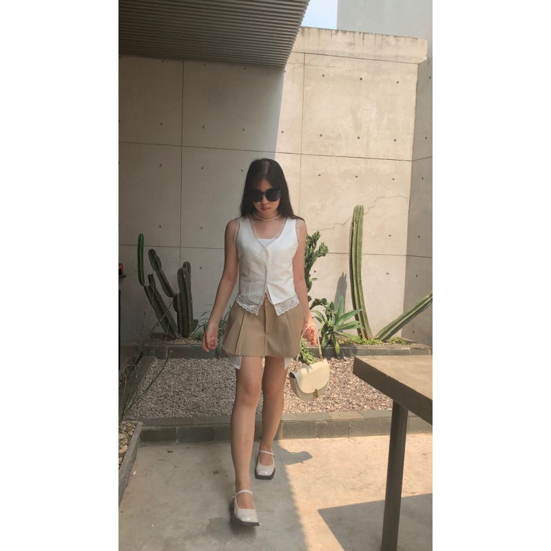 Lacey white top