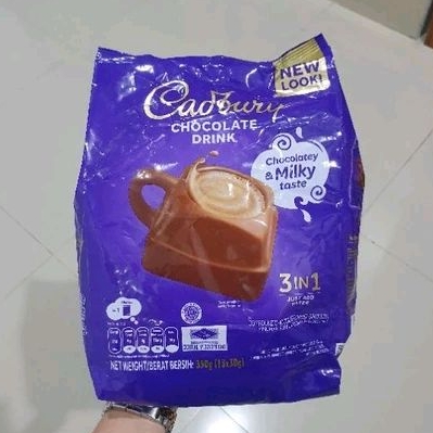 

Cadbury Hot Chocolate Drink 3 in 1 susu coklat ( 13 sachets x 30gr )