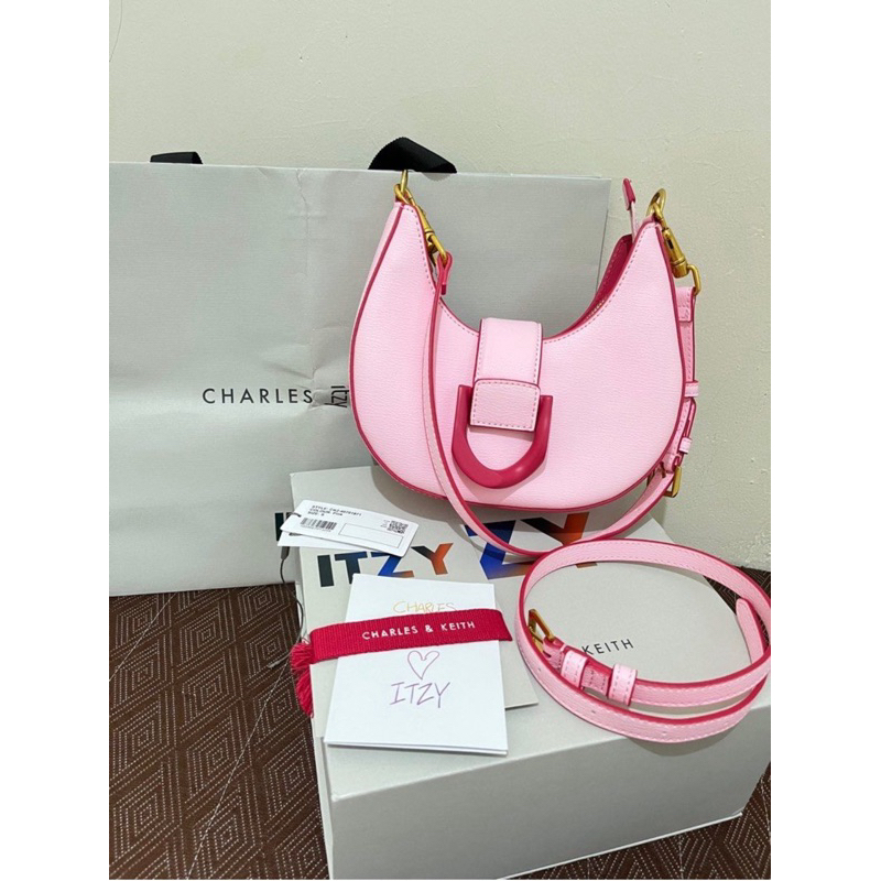 preloved tas charles and keith x itzy