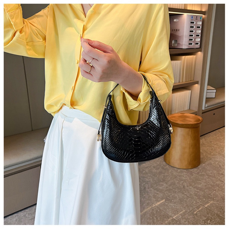 TAS BAHU BULAN SABIT/ TAS BAHU KOREAN STYLE/ SHOULDER BAG KOREAN STYLE/ SHOULDER BAG MOON BAG