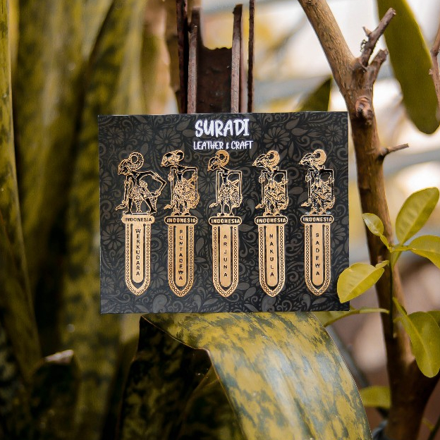 

Pembatas Buku Logam Kuningan Edisi Tokoh Wayang Punokawan Pandawa Murah Oleh Oleh Khas Jogja Indonesia