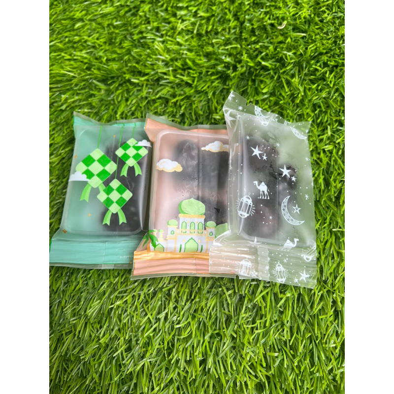 

Kurma Takjil Ajwa ( oleh-oleh haji dan umroh)