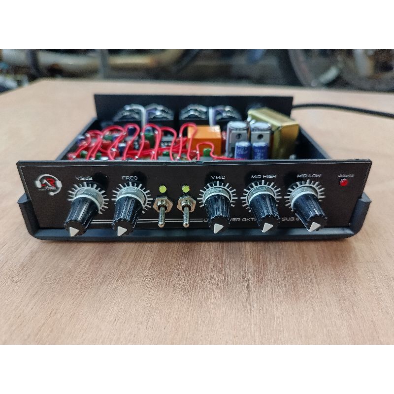 CROSSOVER AKTIF 2 WAY SUB DAN MIDLE FREKUENSI INDEPENDENT