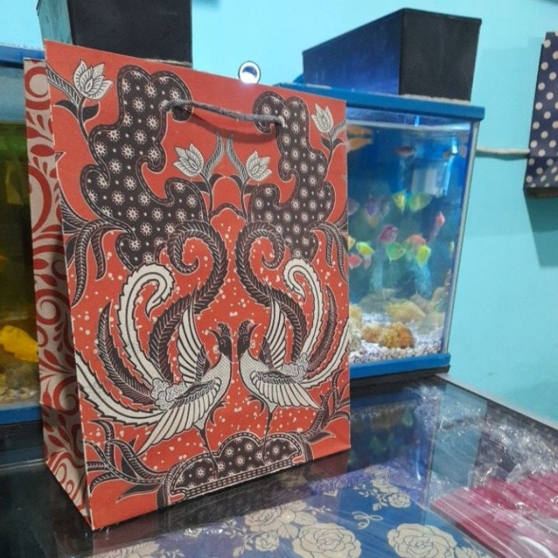 

paperbag batik 2 warna (20×10×25) isi 12 pc
