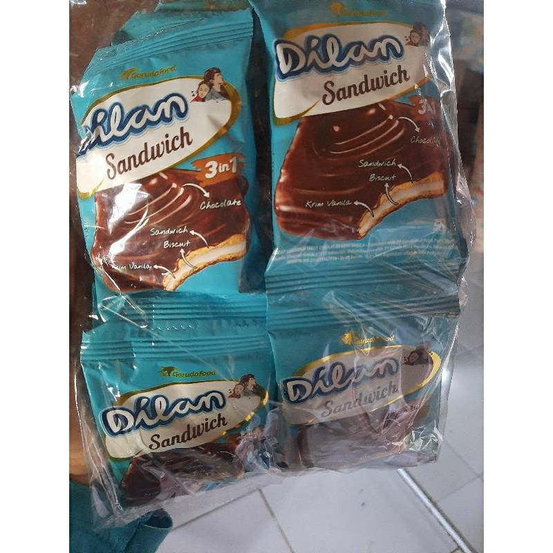 

(10 SACHET) DILAN SANDWICH BISKUIT SANDWICH SELIMUT COKLAT