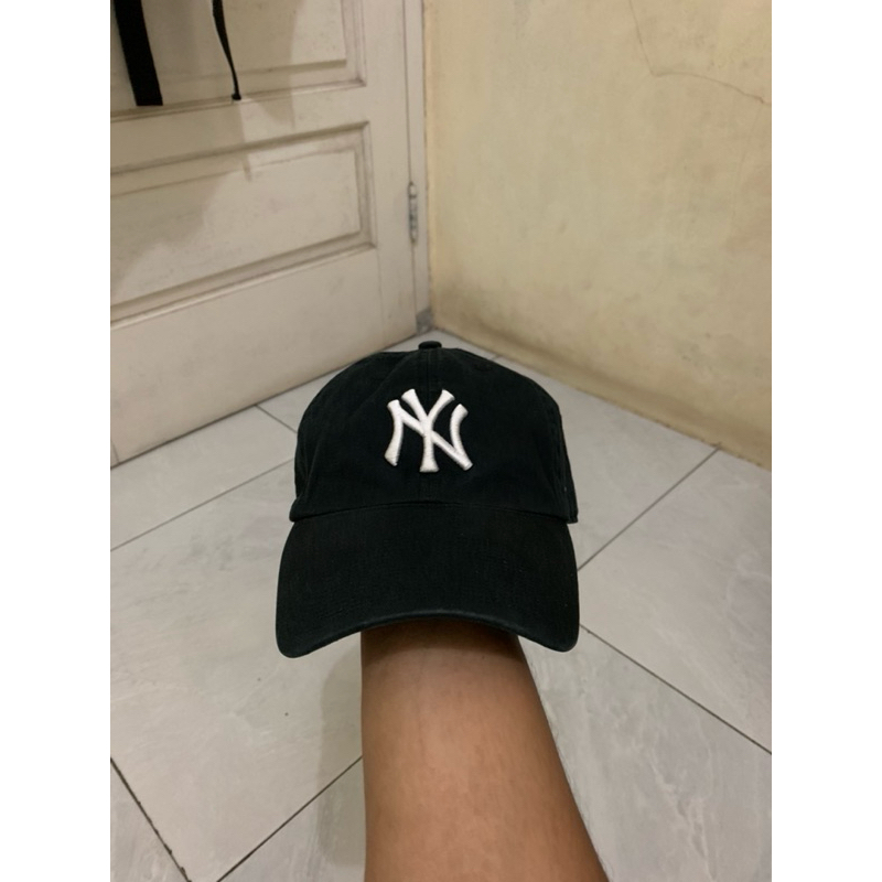 Topi 47 NY Yankees Hitam