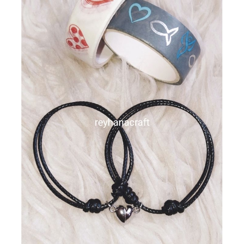 Gelang Magnet Love