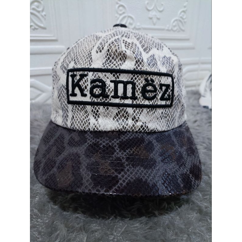 Caps-Topi bermotif bahan kulit ular // Motif kulit ular