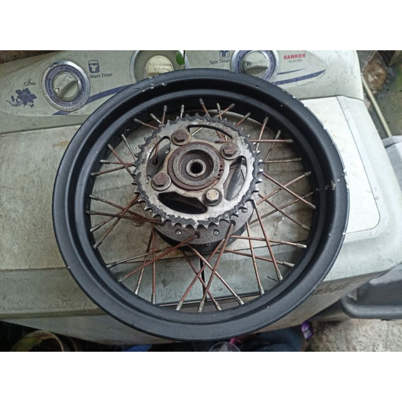 Velg gl 100 pro megapro cb 100 jari jari ring 14 tromol original kelengkapan seperti difoto hanya be