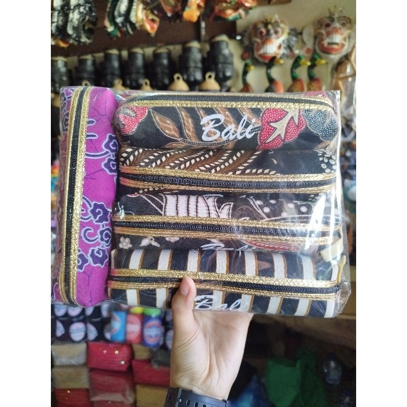 

Tempat pencil motif batik