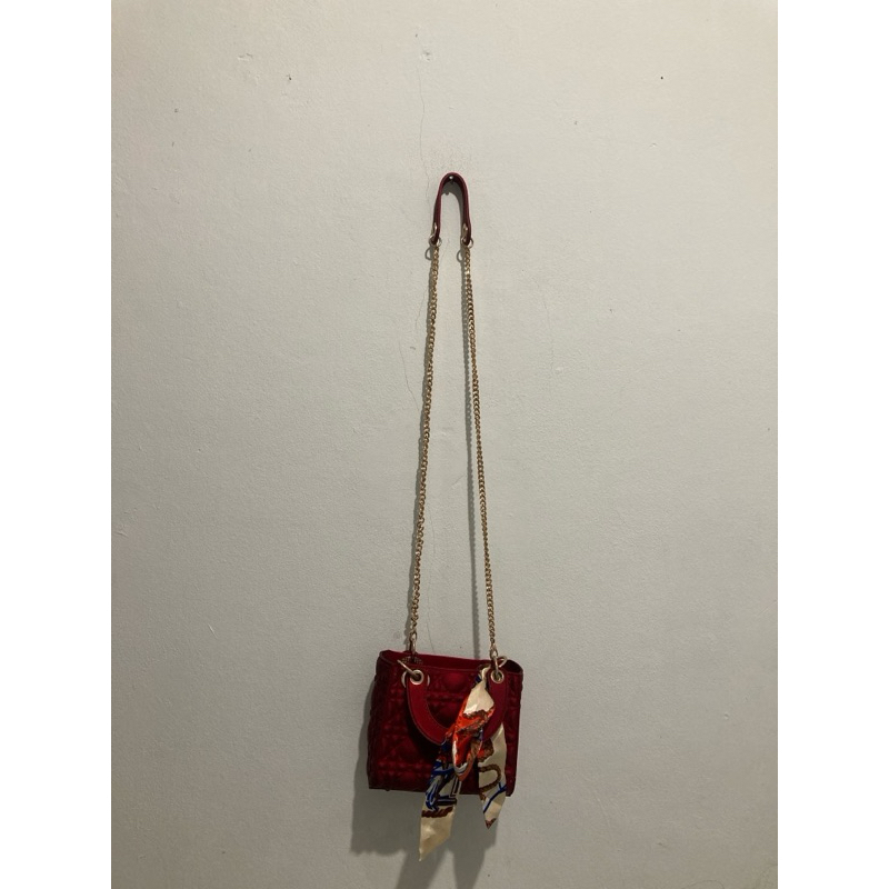 Tas pesta warna merah