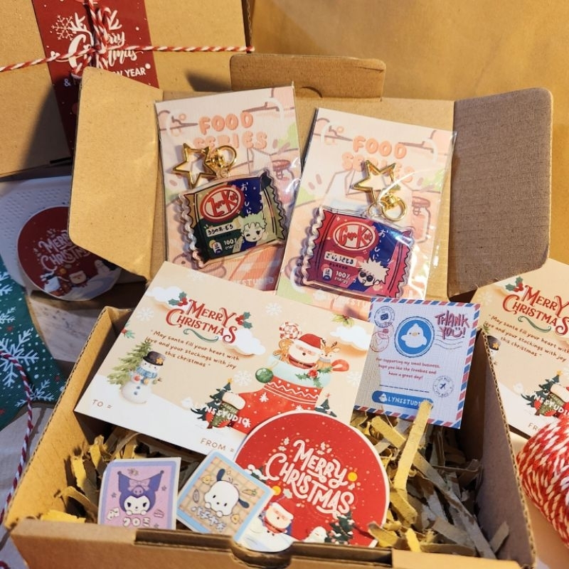 

Hampers Natal/Christmas Hampers - Gojokat and Zorokat Keychain @lynsstudio
