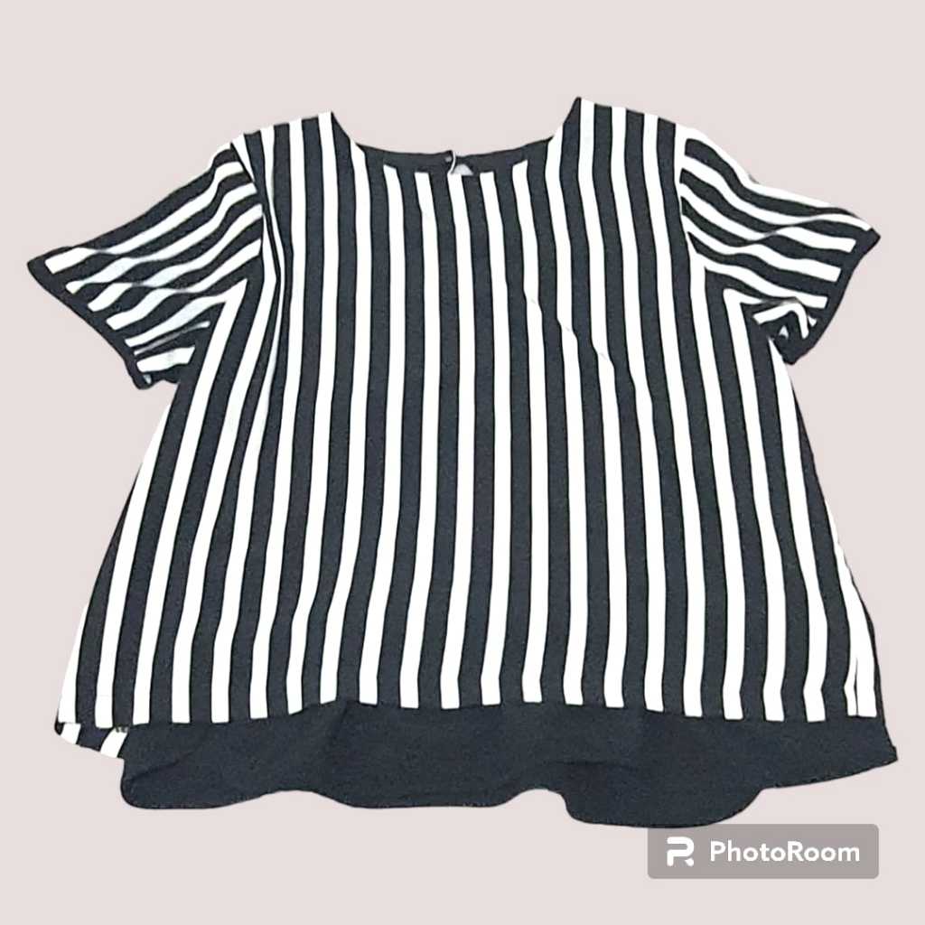 Baju Blouse Wanita Garis-Garis Hitam Putih