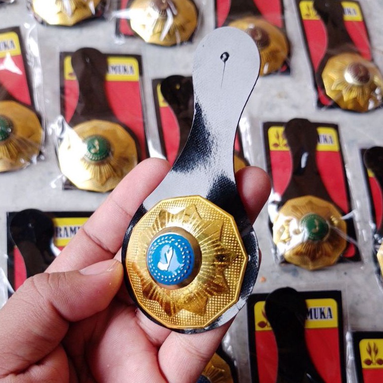 

[✤A62<] TANDA JABATAN TUMPUK 3 LOGAM MABIRAN MABIGUS MABICAB Promo Murah