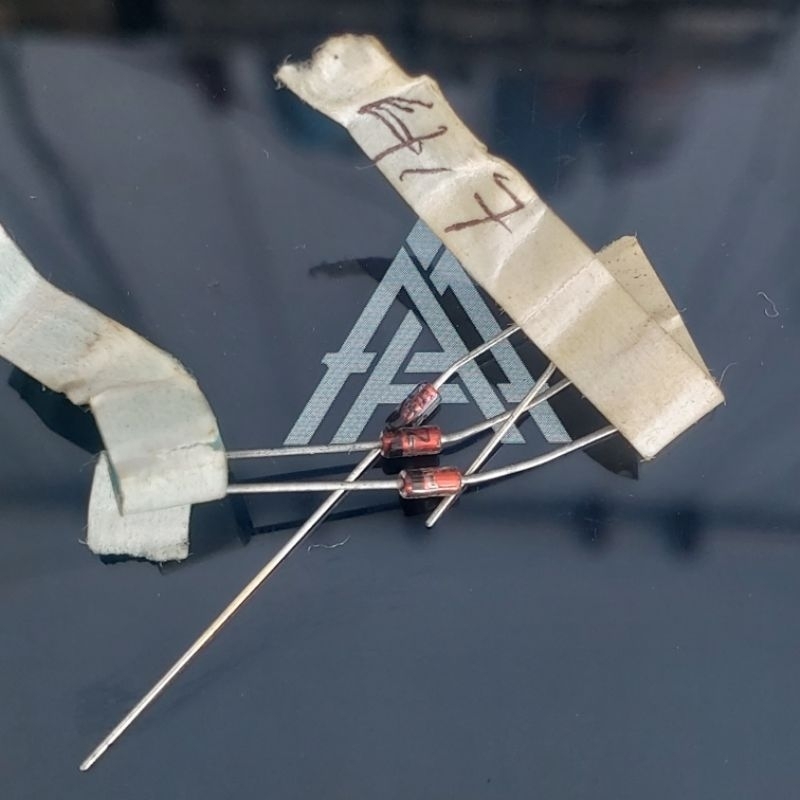 dioda zener 4.7v  1wat