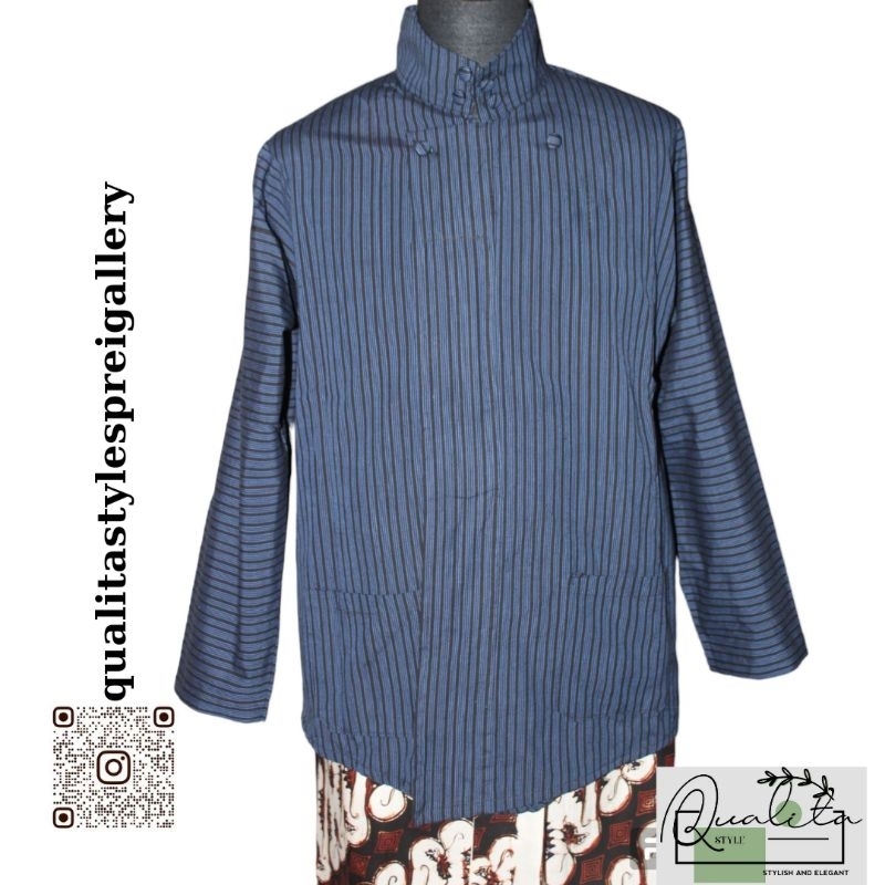 Surjan lurik biru tua.