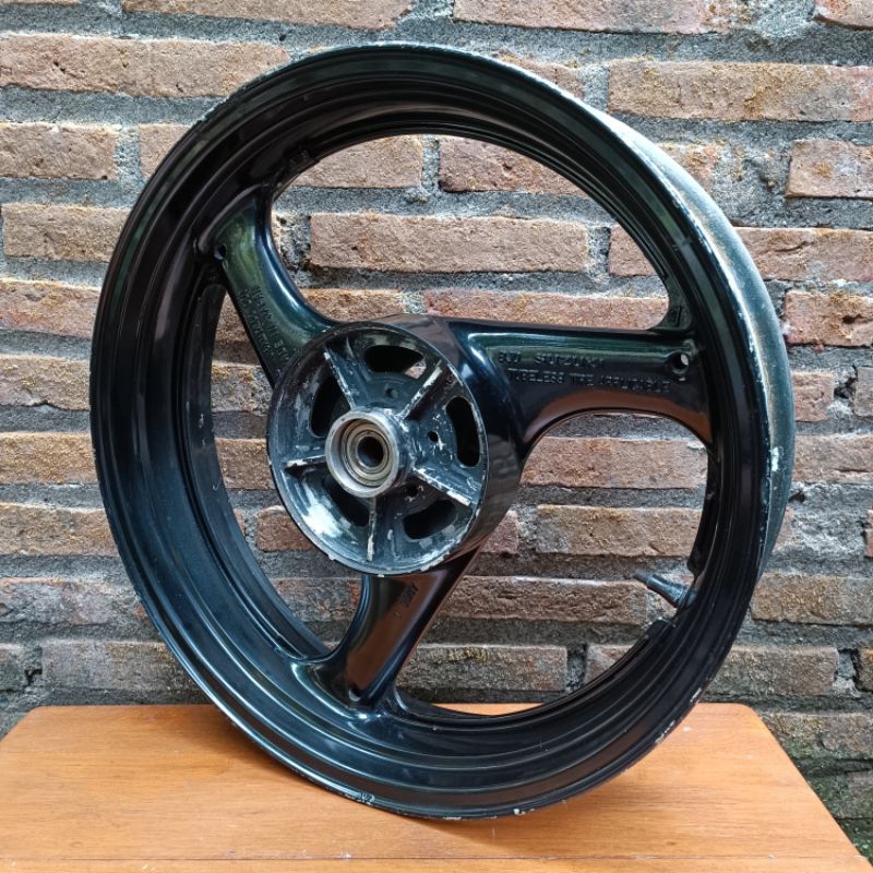 velg belakang moge suzuki bandit gsx 400 r