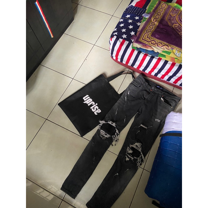 UPRISE TARANTULA BLACK