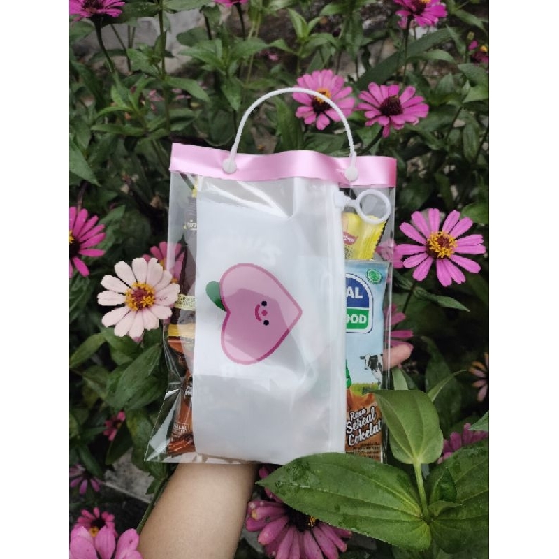 

Bingkisan / hampers / paket berbagi ulang tahun anak dengan souvenir tempat pensil