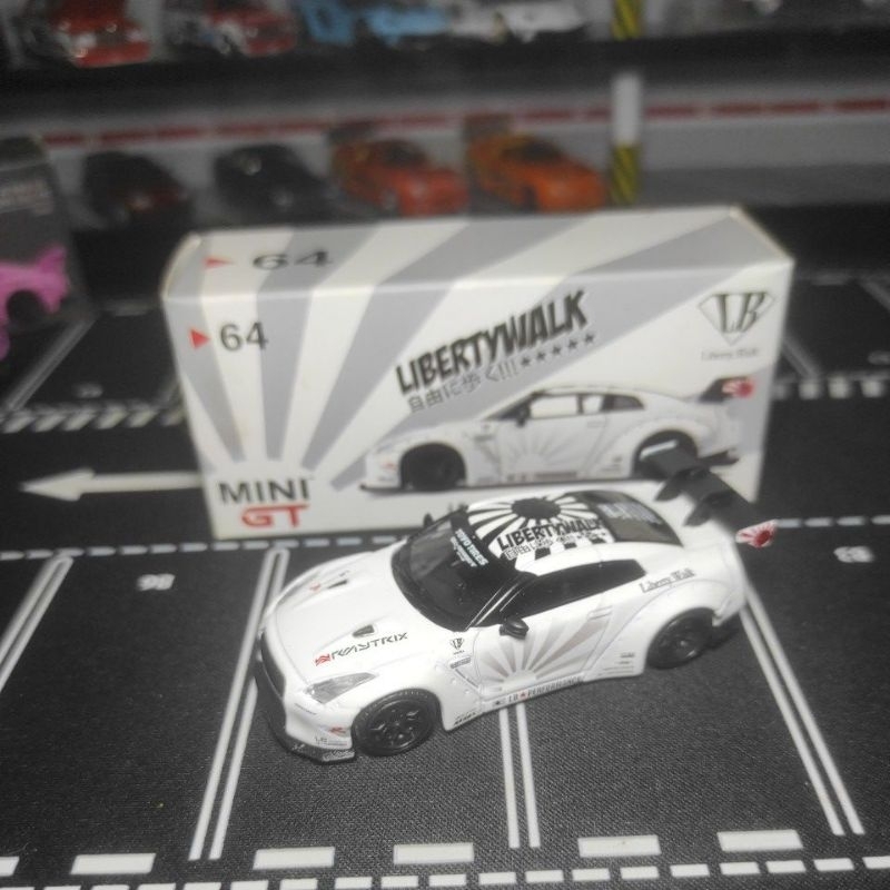 mini gt nissan r35 lbwk #64