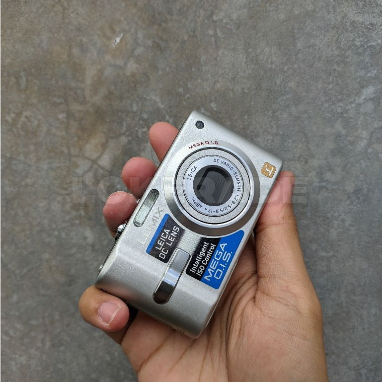 Kamera digital camdig Panasonic Lumix DMC-FX12 pocket second bekas kemdig silver metalic