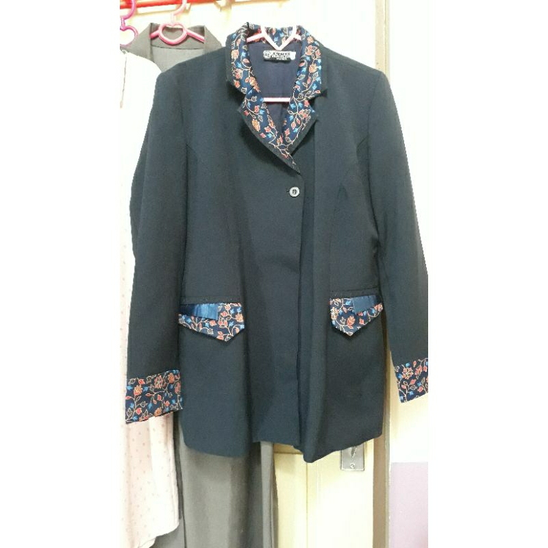 Setelan Blazer Wanita